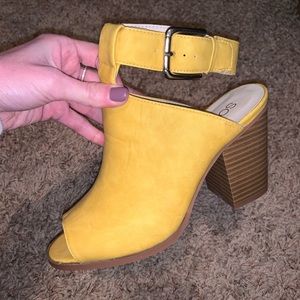 Size 8 mustard yellow wedges. Block heel.